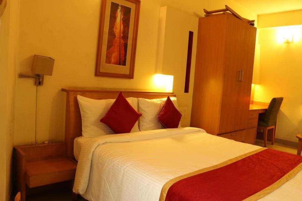 Capital O 333 Hotel Crystal Homes Bangalore Extérieur photo