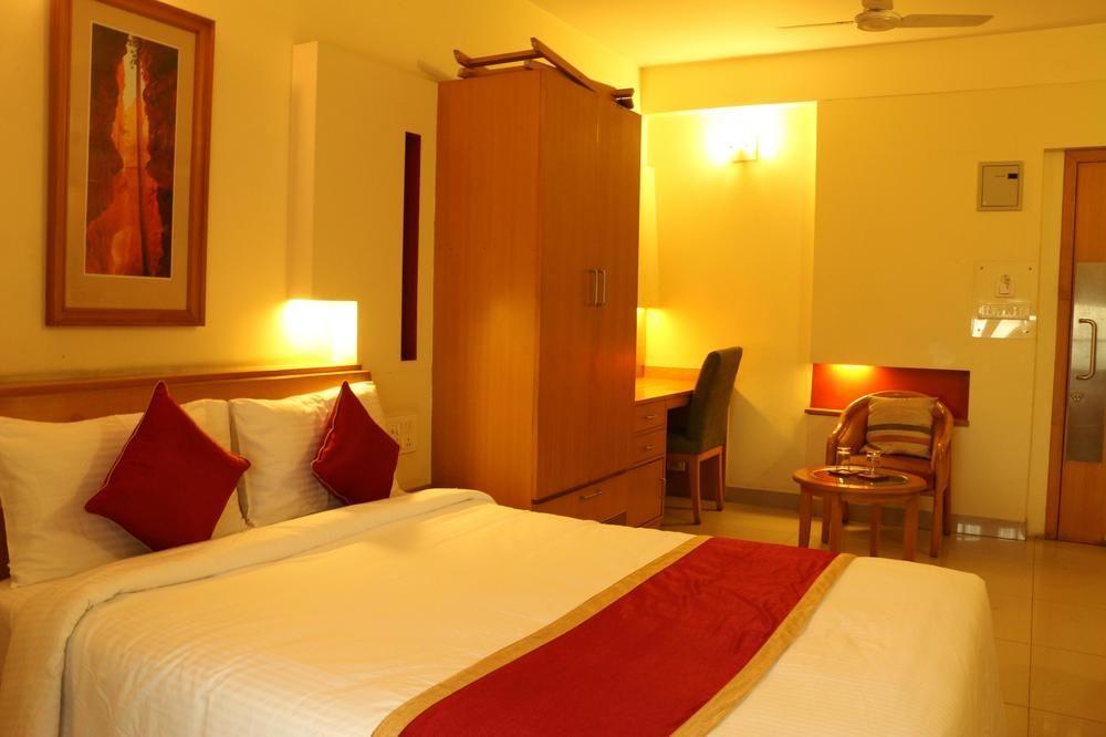 Capital O 333 Hotel Crystal Homes Bangalore Extérieur photo